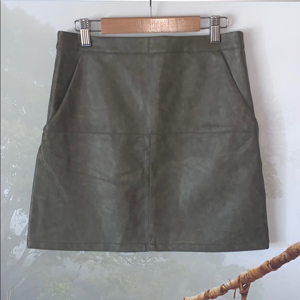 OLIVE GREEN MINI SKIRT💚